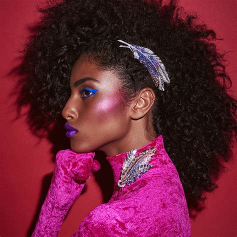 Horoscope du jour, de la semaine et du mois par signe | VOGUE | Vogue