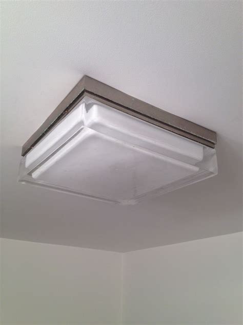 Here, we'll take you through some bathroom ceiling. How to open/ twist off the cover of some really stupid ...