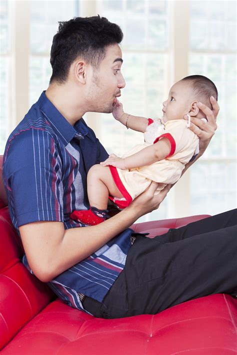 Tentang barista | mengenal tugas dan kualifikasi menjadi seorang barista barista adalah sebutan untuk seseorang yang pekerjaannya membuat, menyiapkan dan menyajikan kopi berbasis espresso. Pesan Ustazah, Ibu Ayah Mesti Seimbang. Tegas Sangat, Anak ...