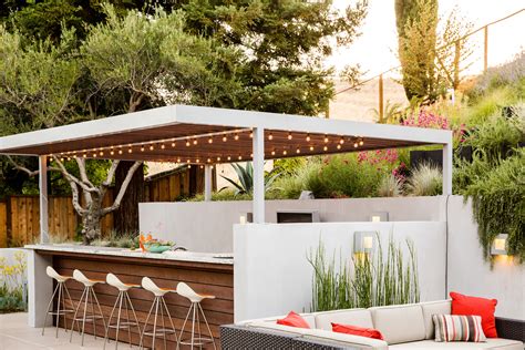 With these 30 transitional outdoor dining areas, all you have to do is sip on some wine, light a bonfire, and get ready for the leaves 30 transitional outdoor dining areas to help ease your way into fall. Ideas for Outdoor Dining Rooms - Sunset - Sunset Magazine