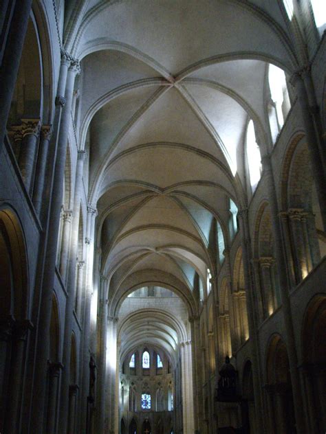 The Ribbed Vaults At The Saint Etienne Caen Are Sexpartite And Span