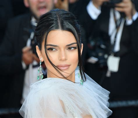 Kendall Jenner Acne Kendall Jenner Reveals Her Acne Was So Bad She Couldn T Make Eye Contact