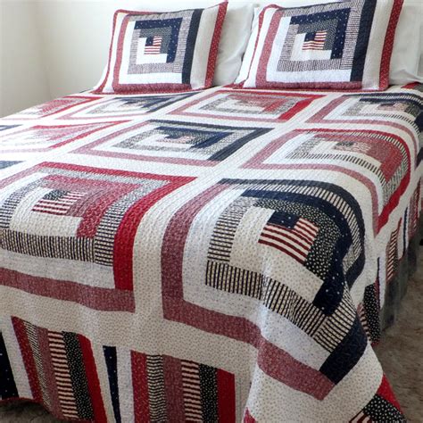 Free printable patern for a casserole carrier. Fabric Muse: Patriotic King Size Log Cabin Quilt