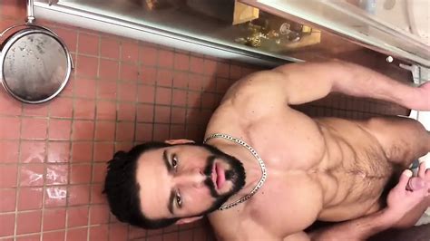 muscle hunk solo showering xhamster