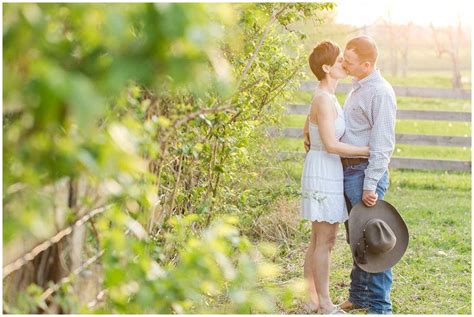 Spring Engagement Session On A Horse Farm In Lexington Ky Cutest