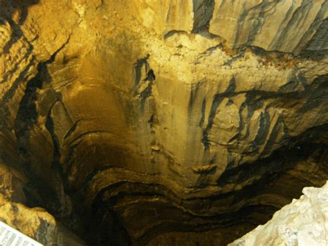 Hike Through Mammoth Cave In Kentucky Mammoth Cave Places To Go