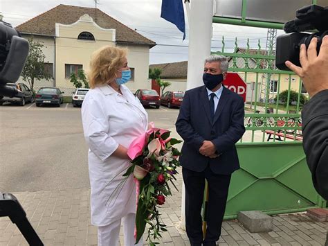 A magyar ápolók ennek szellemében álltak helyt a mindennapi kórházi munkában, a betegségek leküzdésében, a fegyveres harcok sebesültjeinek ellátásában, vagy éppen napjainkban, a. Május 12. az Ápolók Nemzetközi Napja… | Szentesi Mozaik