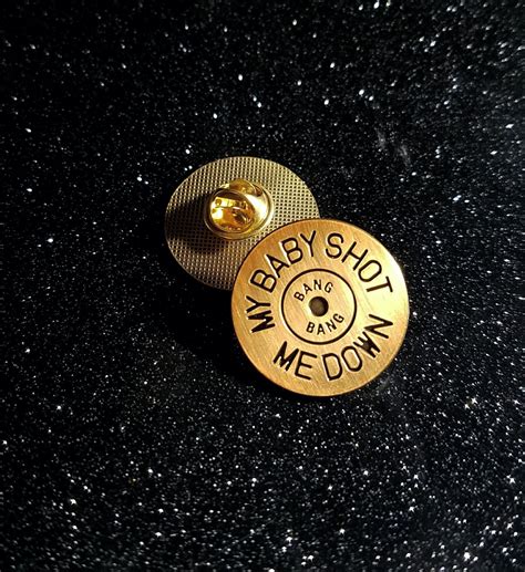 Download 6211+ Metal Pin Badge Mockup Free for Branding - Free Placeit Mockups PSD Download