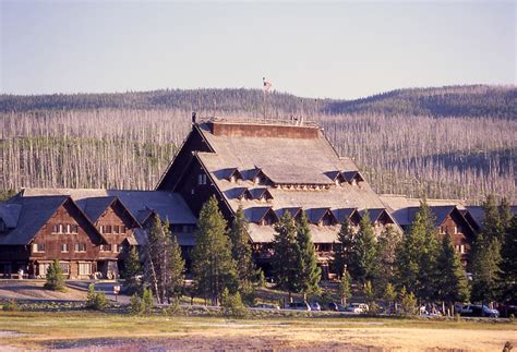 Old Faithful Inn Yellowstone National Parkyellowstone