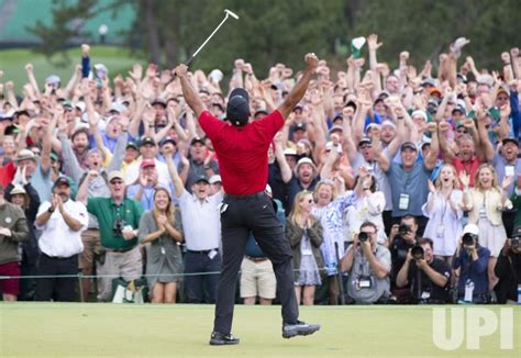 Photo Tiger Woods Wins The 2019 Masters Tournament In Augusta Aug20190414925