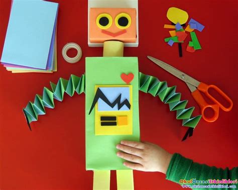 Okul öncesi Robot Yapımı örnekleri Robot Craft Recycled Robot Art