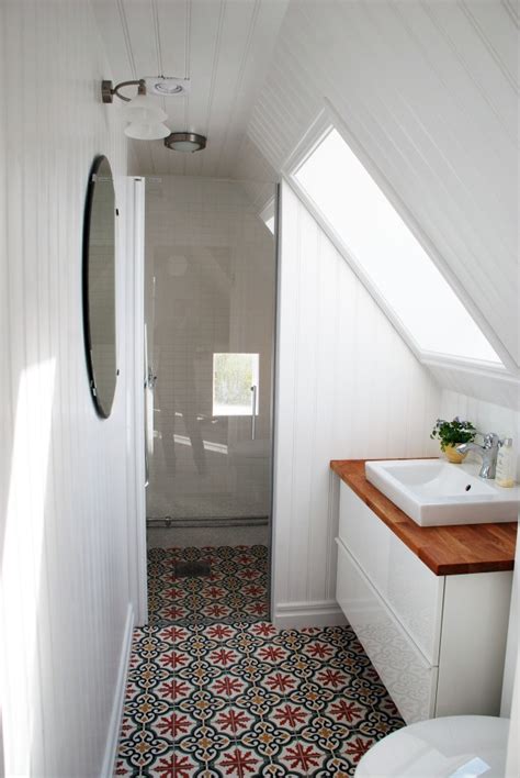 But the second most popular choice in tiny bathrooms, and rightfully so, is blue in its many lighter shades and tints. 15 Attics Turned into Breathtaking Bathrooms