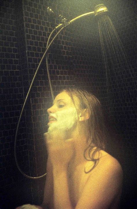 Actress Kelli Garner Nude Hot Photos