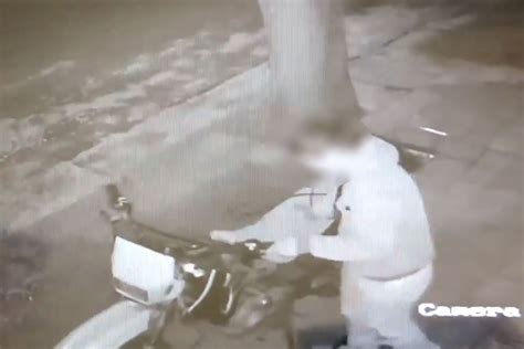 Robó Una Moto Justo Frente A Un Comercio De Cámaras De Seguridad Y Quedó Expuesto En Un Video