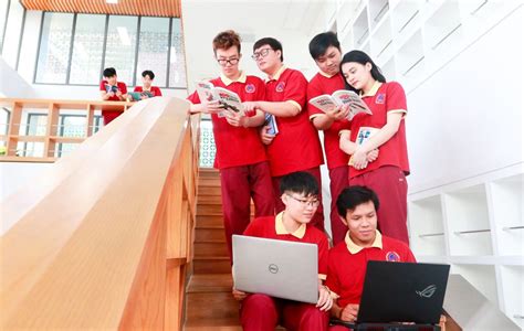 Học đại học y dược thi khối nào ? Học phí Đại học Quốc tế Sài Gòn mới nhất 2020 - UNIZONE