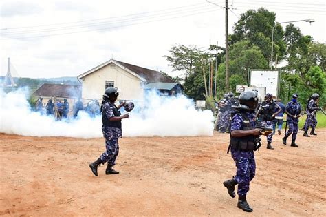 16 people killed as uganda s security personnel battle protests over bobi wine arrest