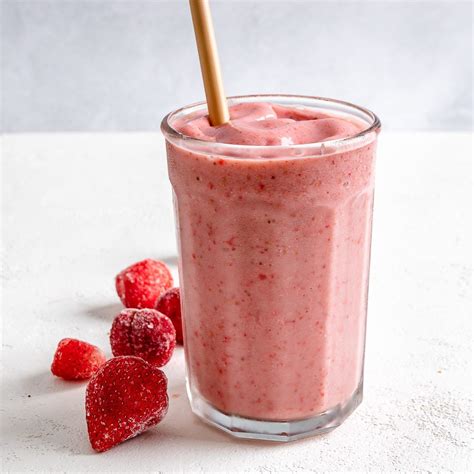Strawberry Smoothie With Yogurt Vegan Add Ins Food Sharing Vegan Recipe Strawberry