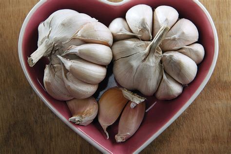 The health benefits of garlic are of great value especially for men. Benefits of Garlic (Lassan) - HTV
