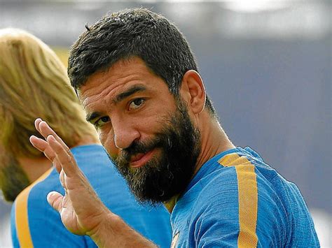 Arda turan türk futbolunun son dönemlerde yetiştirmiş olduğu en önemli futbolcular arasında yer almaktadır. Luis Suárez, el espejo del debut azulgrana de Arda Turan | Noticias de Suplementos en Heraldo.es