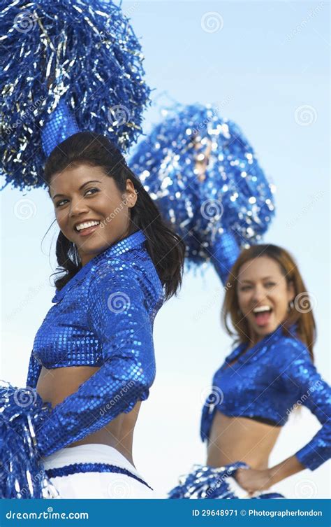 Majorettes Encourageant Dans Luniforme Bleu Image Stock Image Du