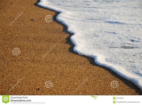 海滩接近的泡沫似的沙子通知 库存图片 图片 包括有 节假日 海景 海运 户外 含沙 边缘 关闭