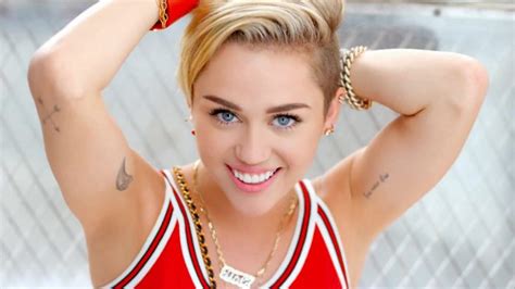 Miley Cyrus Pos Desnuda Para Un Reconocido Fot Grafo Foto Revista