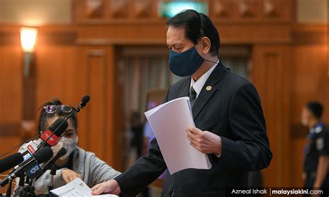 Kita mengharapkan semua rakyat malaysia lebih peka dan menghormati orang tua, wanita hamil dan orang kurang upaya. Noor Hisham: Elak tuding jari, pikul bersama tanggungjawab ...