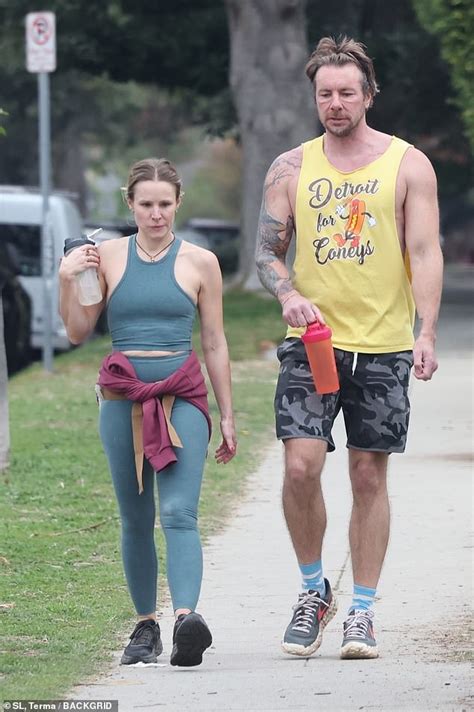 Kristen Bell And Dax Shepard Are Every Bit The Fit Couple On Hike In La