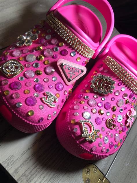 Nicki Minaj Wears Hot Pink Crocs With Chanel Charms Popsugar Fashion
