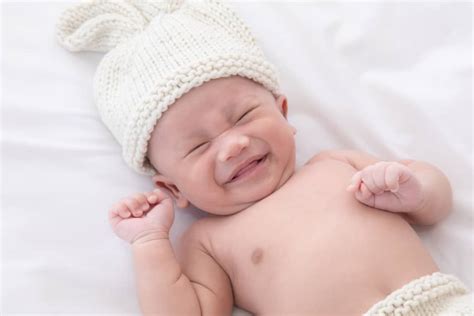 Panduan Penjagaan Bayi Baru Lahir Yang Lengkap Untuk Ibu Bapa Baru Bayi