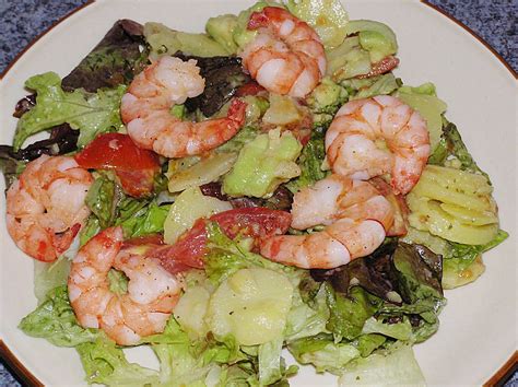 Salat mit Avocado und Garnelen von pralinchen