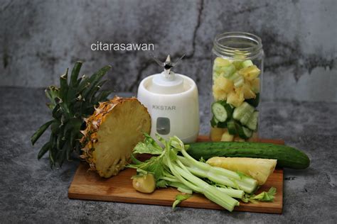 Karena mengandung banyak air, timun sangat nikmat dan menyegarkan bila dibuat. Jus Timun, Nanas, Celery dan Halia ~ Resepi Terbaik