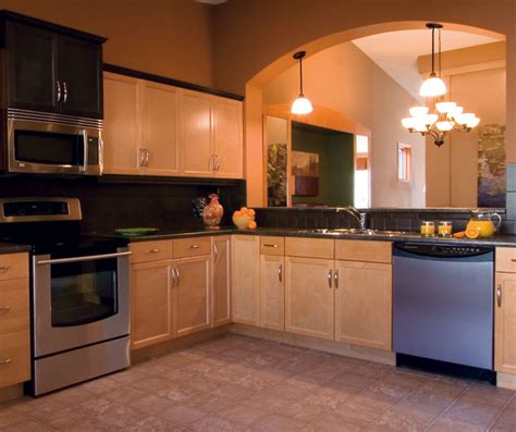 The golden tones of the maple are light enough that your kitchen won t be overpowered by the cabinet and flooring combination as it might be with a darker wood like mahogany. Light Maple Kitchen Cabinets - Kitchen Craft Cabinetry