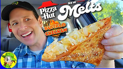 pizza hut® melts review 🍕🧀 buffalo chicken melt 🐃🐔🧀 peep this out 🕵️‍♂️ youtube