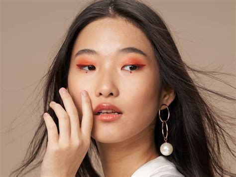 How To Apply Eye Makeup On Monolids Makeup Com