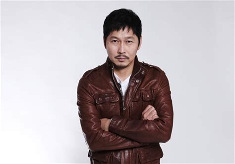 Jest bardzo sprawną zabójczynią, która nie zna litości i nigdy nie chybia celu. In Sung-Ho (1969) - AsianWiki