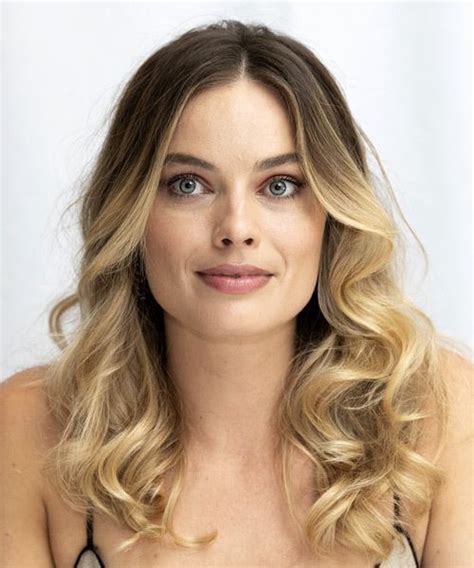 margot robbie s 16 best hairstyles and haircuts