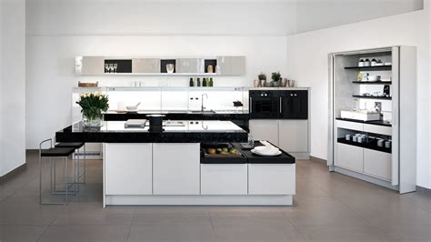 Custom bathroom vanities, custom cabinets, custom kitchen cabinets, kitchen design. Ultimate Kitchens | 16.6.2017 | GG Magazine