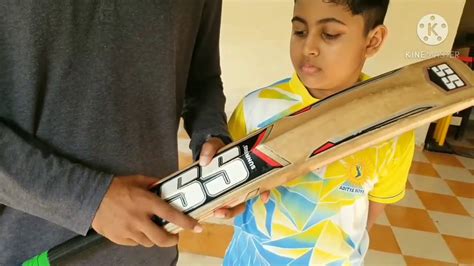 How To Grip A Cricket Bat Correctly Youtube