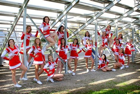 Cheerleading Bleachers Do This On A Cloudy Day To Get Lighting Even Cheer Team Pictures