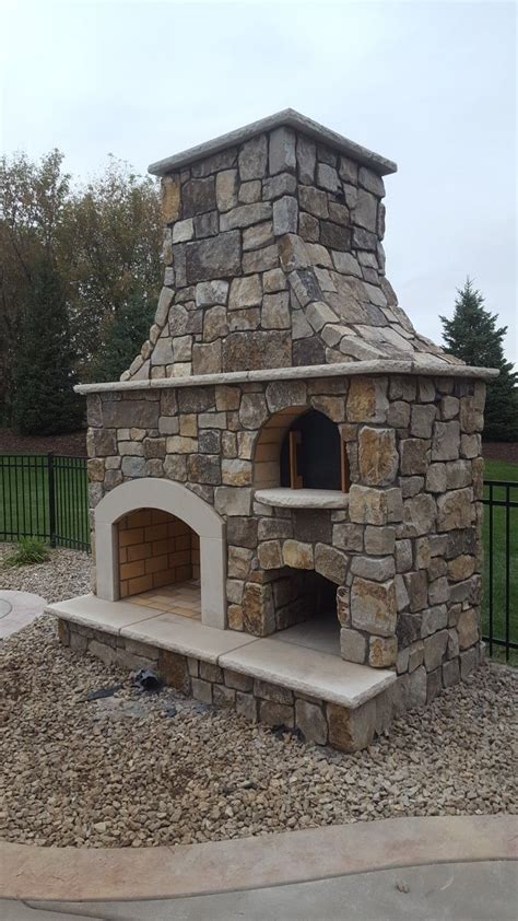 The chosen site is near to the kitchen. Outdoor fireplace & pizza oven in 2020 | Outdoor fireplace ...