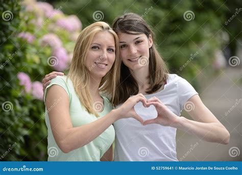 Porträt Eines Lesbischen Paares Stockbild Bild von