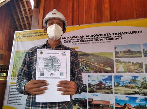 Pelaksana Mega Proyek Agrowisata Tamansuruh Banyuwangi Tunjukkan Nota