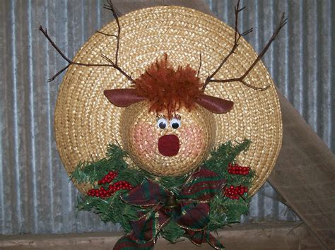 Make A Straw Hat Reindeer Wreath For Holiday Decorating Christmas