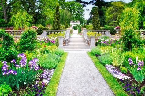 16 Beautiful Gardens To Get You In The Mood For Spring