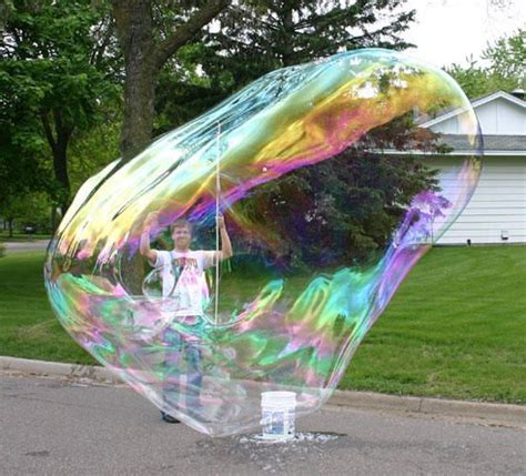 How To Make Giant Bubbles It Only Takes A Few Ingredients Big Bubbles Giant Bubbles Soap