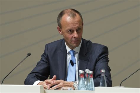 Von 1989 bis 1994 gehörte merz dem europäischen parlament und von 1994 bis 2009 dem deutschen bundestag an. Merkel-Nachfolge: Merz tritt an - Finanznachrichten auf ...