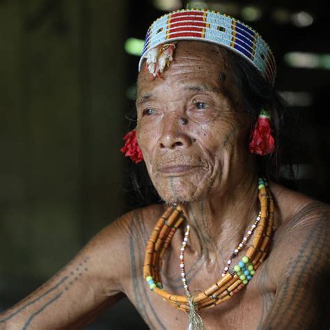 viaje a indonesia tribu mentawai y cultura minangkabau