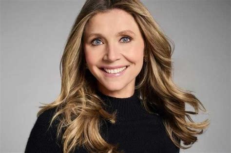 Learn about n!xau, namibia actor: Sarah Chalke Biography, Net Worth, Husband and Family ...