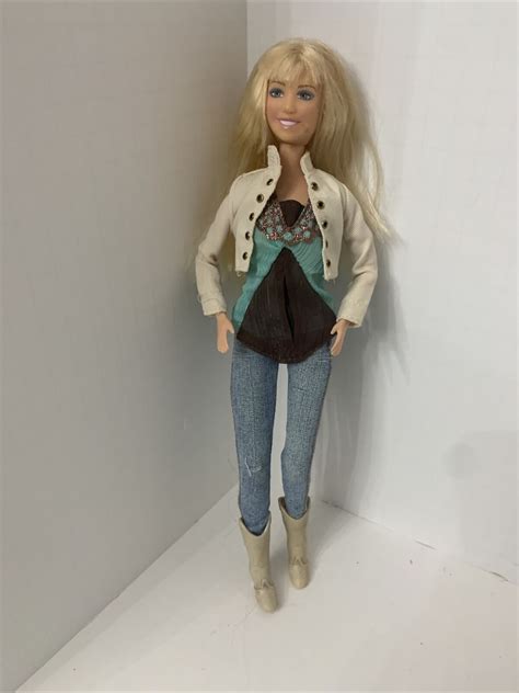 Disney 2007 Hannah Montana Doll Green And Brown Top Blue Jeans White